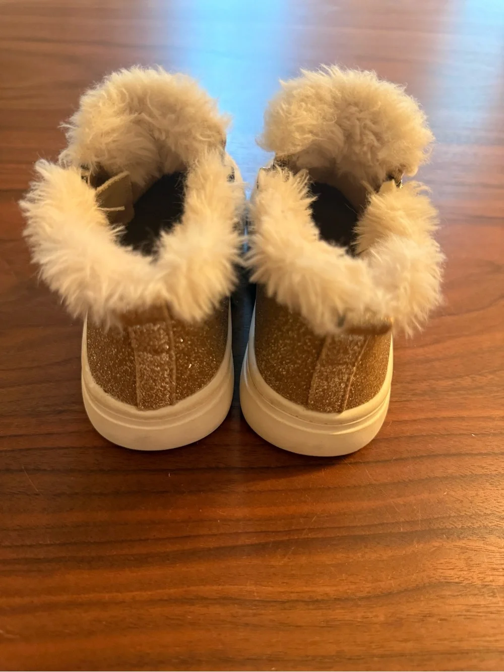 Kelly & Katie Quinn Girls 9 Gold Glitter Faux Fur Sneaker Boots